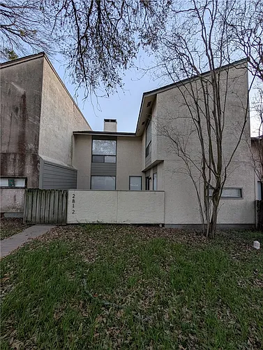 2812 Village Dr Photo 1