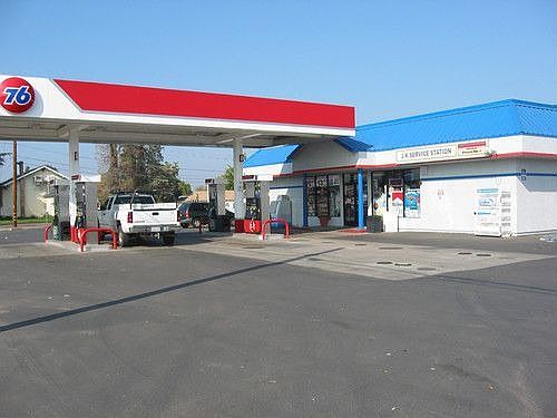 3rd image of 12405 Yosemite Blvd