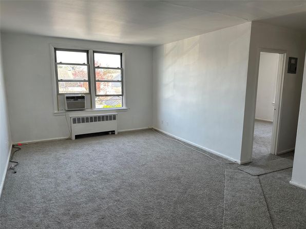74 Gibson Boulevard #2D, Valley Stream, NY 11581