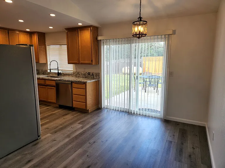 8121 Quartz Ln — Photo 3