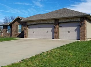 190 Sparrow Ln, Willard, MO 65781