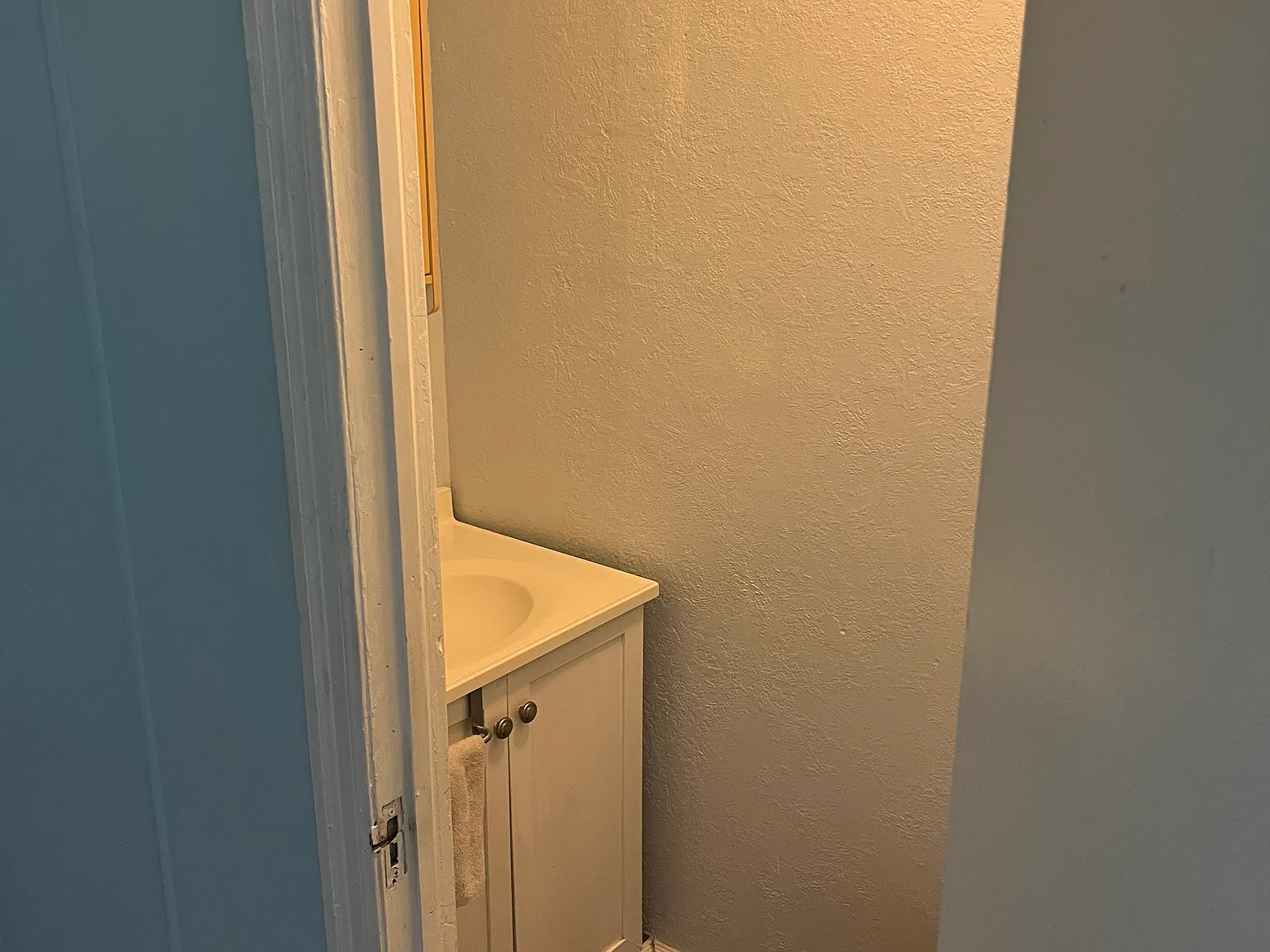 2 bed, 1.5 bath, 900 sqft, $2,400 — Photo 3