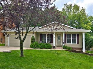 820 Country Glen Dr, Imperial, MO 63052