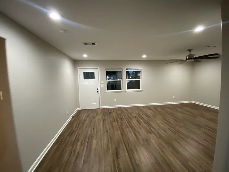 812 Pin Money St — Photo 2