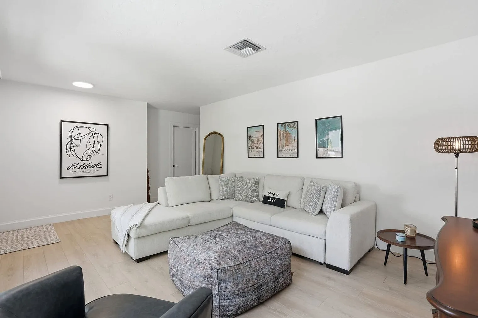 3 bed, 2.0 bath, 1420 sqft, $7,309 — Photo 3