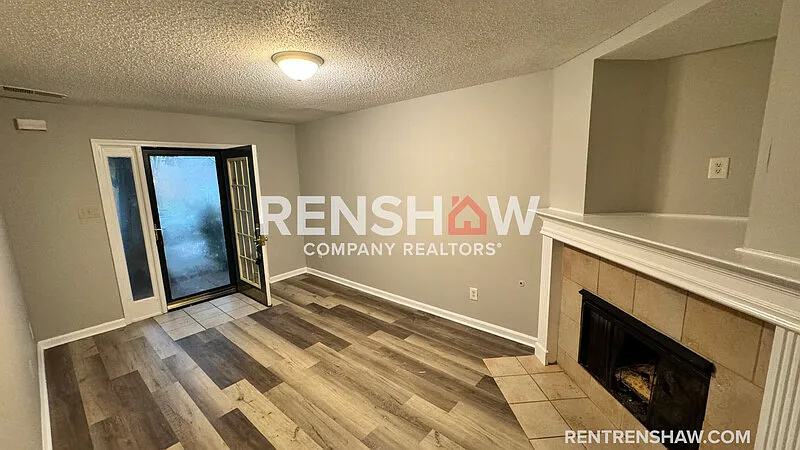 3 bed, 2.5 bath, 1302 sqft, $1,550 — Photo 3