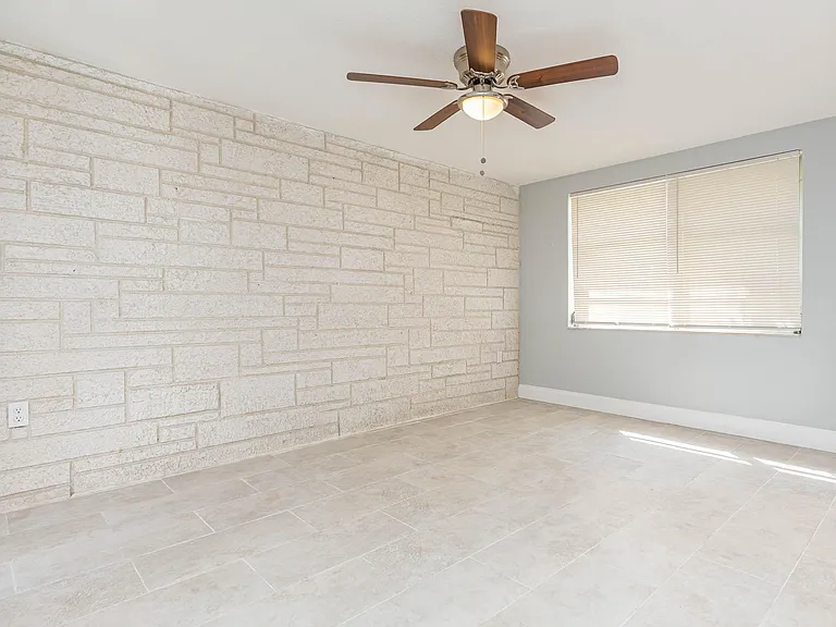 9016 Hunt Club Ln — Photo 21