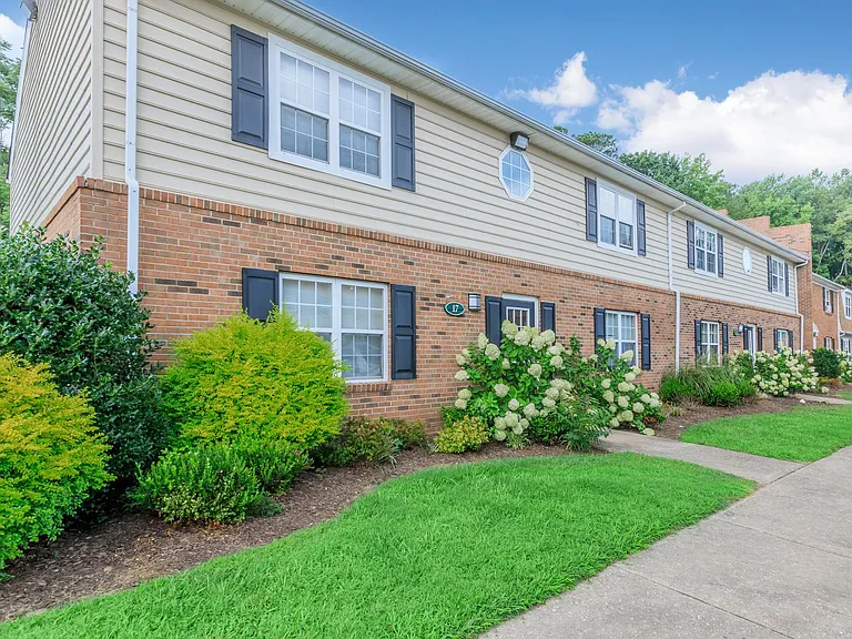 TANGLEWOOD APARTMENTS — Photo 38