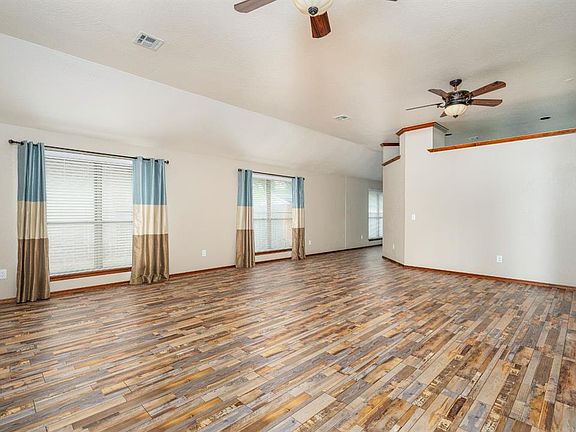 5th image of 1113 Oak Creek Dr
