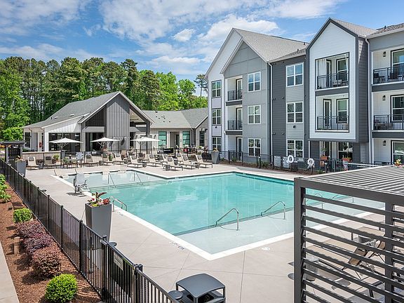 4th image of 821 Hanbury Way #9-102
