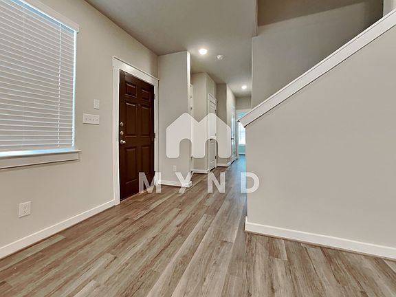 3rd image of 886 Casina Cir
