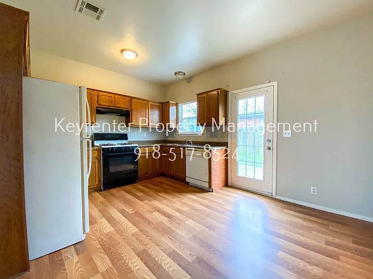 9134 E 24th St — Photo 7