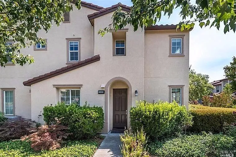 3 bed, 2.5 bath, 1390 sqft, $1,100 — Photo 1