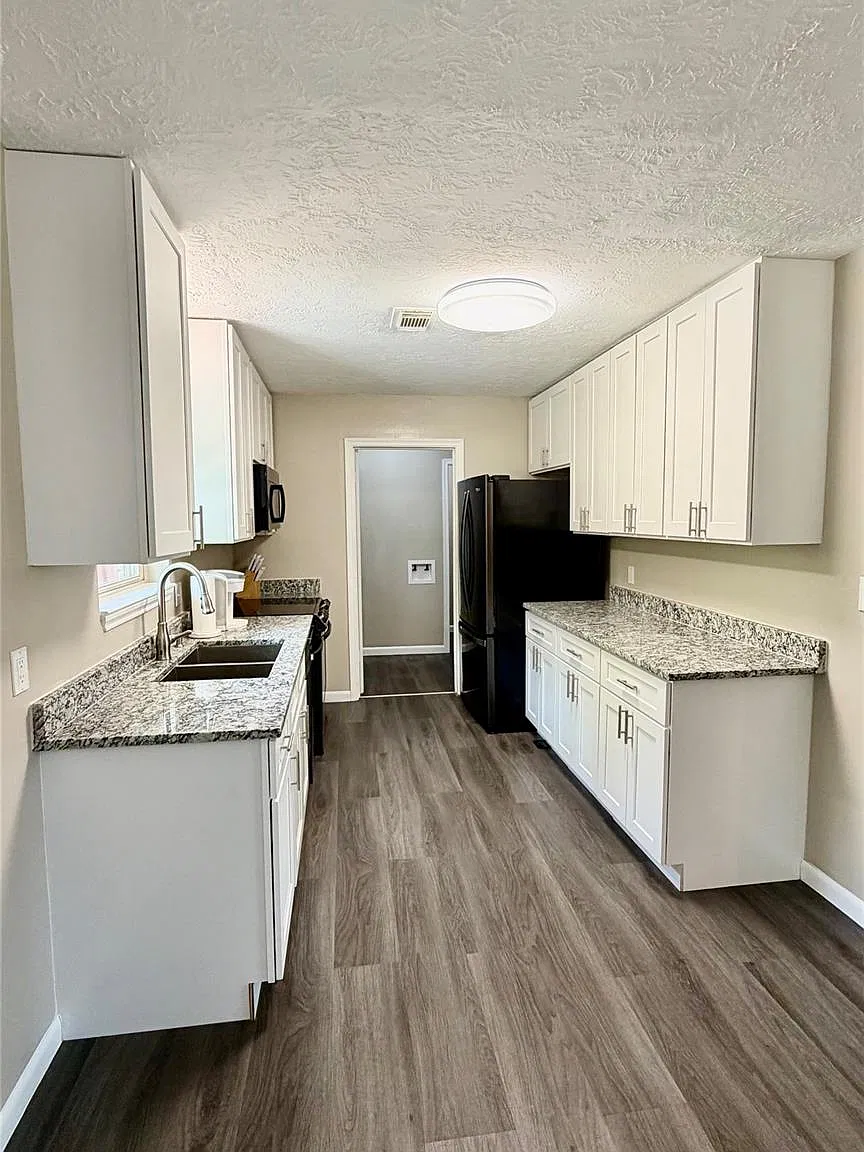 3 bed, 2.0 bath, 1544 sqft, $2,450 — Photo 3
