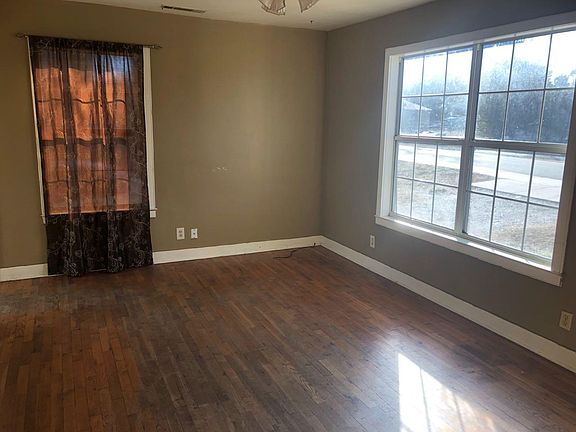2nd image of 1504 N Oakland Ave