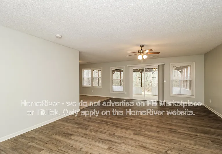 2482 Fairfield Ct SW — Photo 3