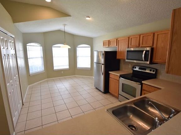 5th image of 1032 Buttercup Dr