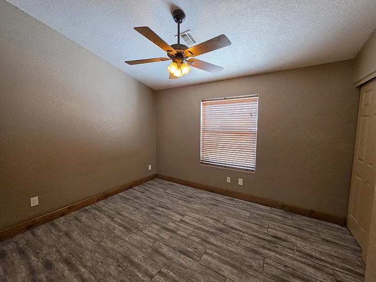 10619 E 35th Pl — Photo 8