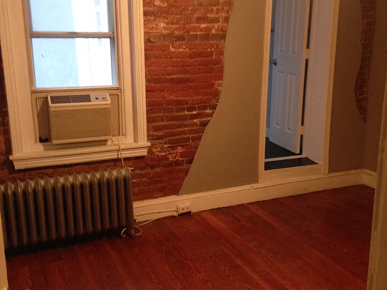 124 Burnside St — Photo 6