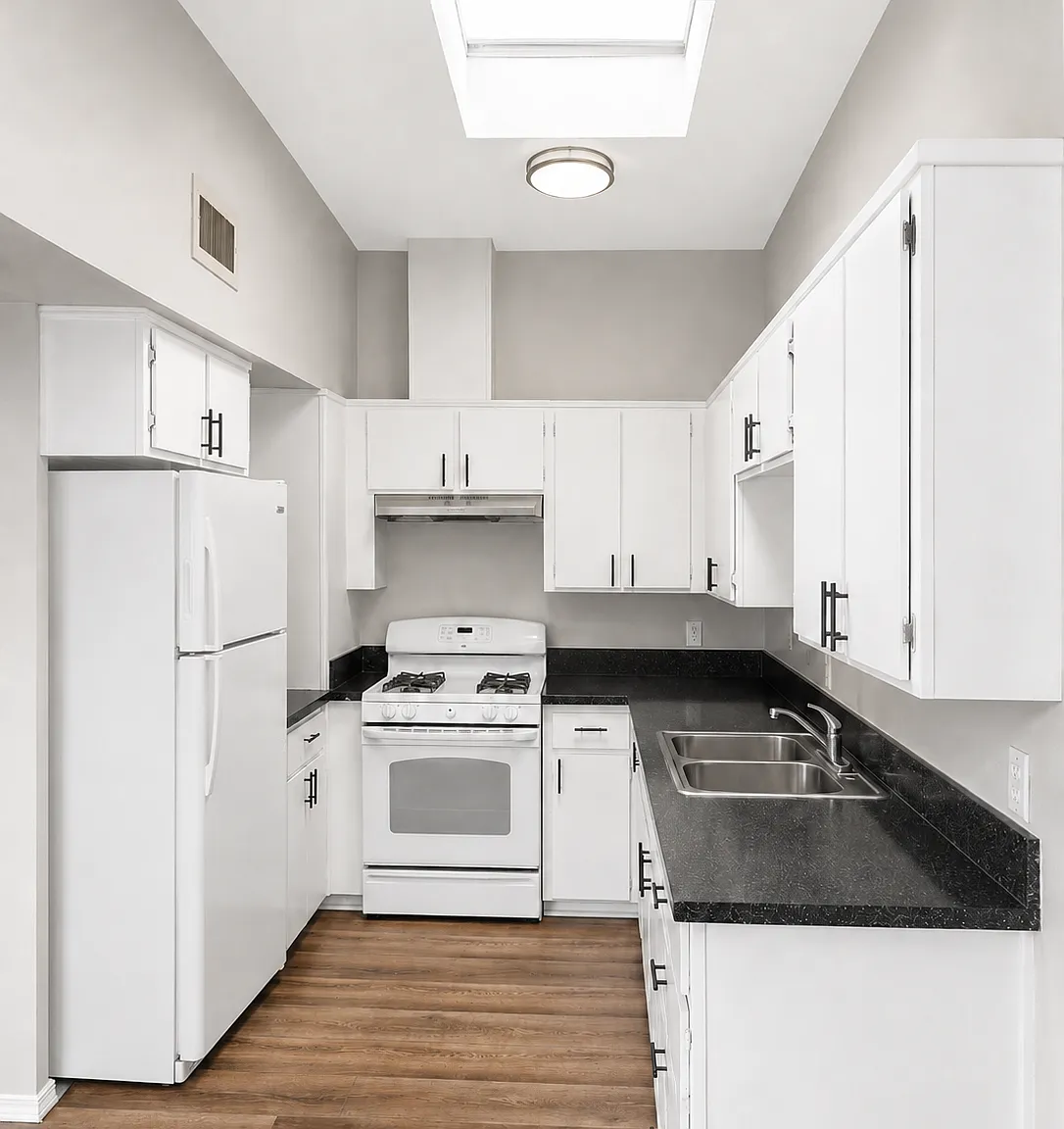 2 bed, 833 sqft, $1,795 — Photo 1
