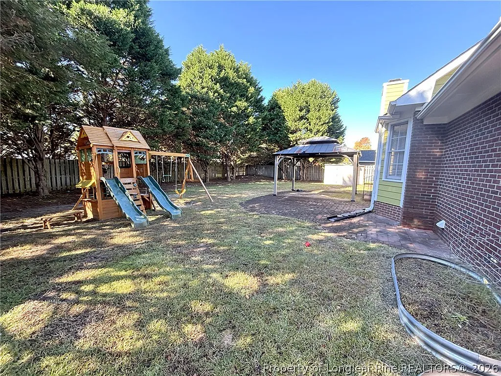 3 bed, 2.0 bath, 2024 sqft, $1,995 — Photo 3