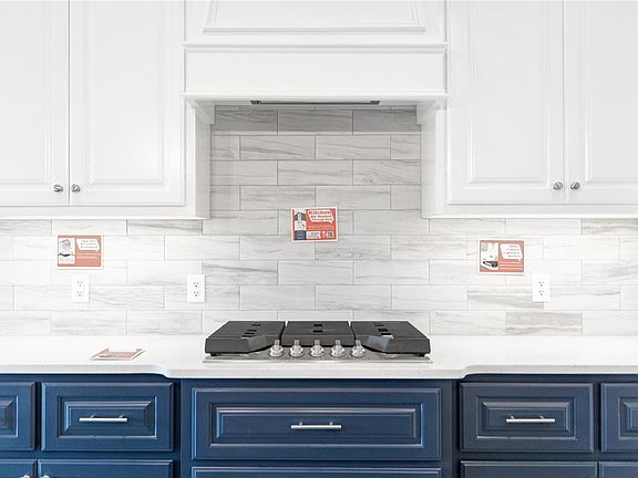 3rd image of 916 Peony Pl
