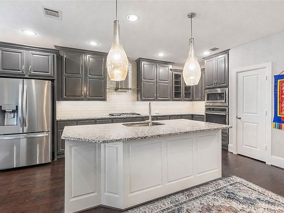 2nd image of 2611 Kinnersley Ct