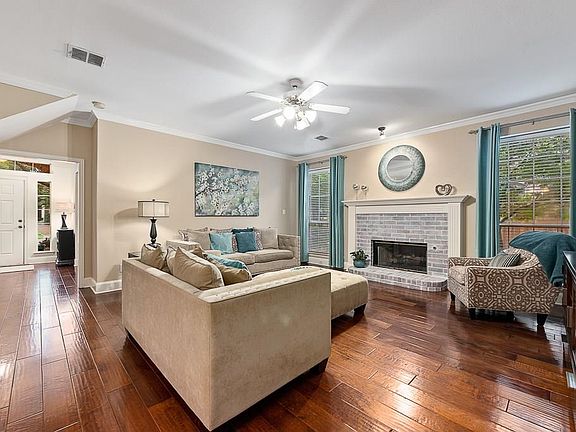 3rd image of 466 Dakota Ln