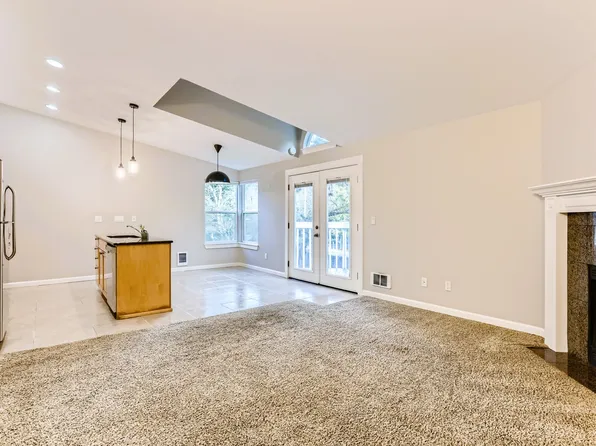 14715 SE 24th St APT 204, Bellevue, WA 98007