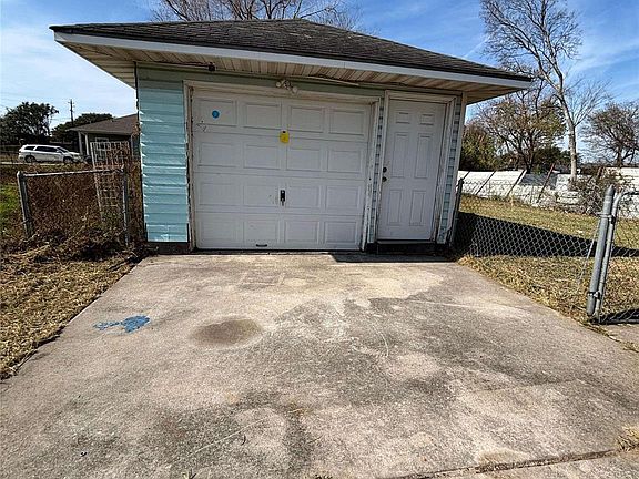 4th image of 5903 Haight St