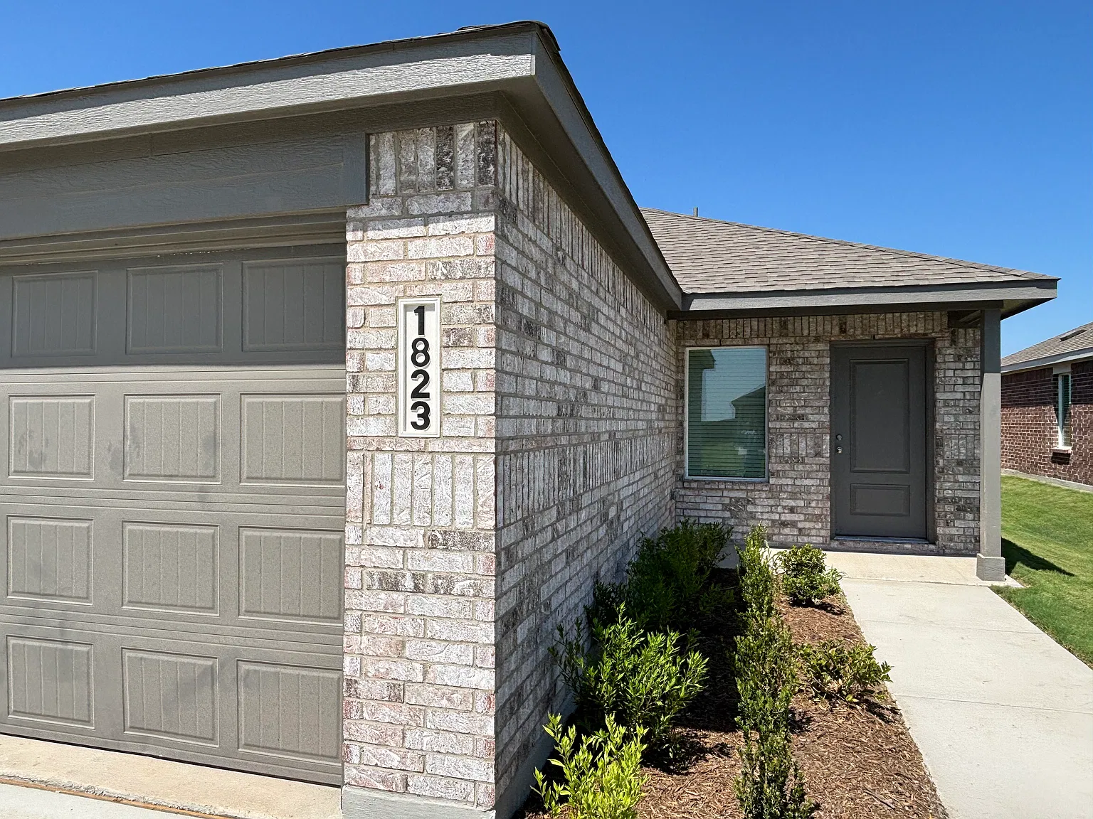 3 bed, 1311 sqft, $2,200 — Photo 3