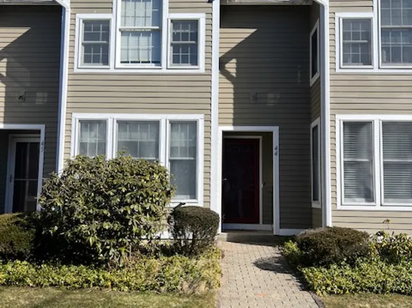 44 Amity Pl, Amherst, MA 01002