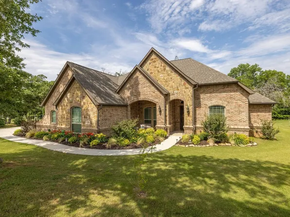 136 Flying Diamond Dr, Springtown, TX 76082