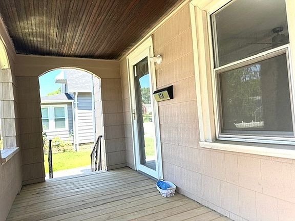 3rd image of 3221 Oakwood St
