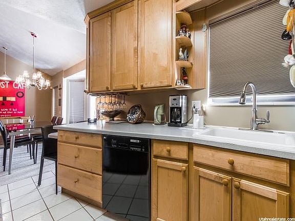 5th image of 1110 E Brigadoon Ct