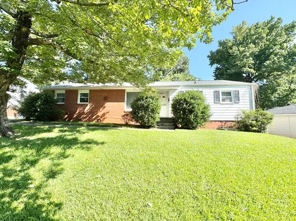 3808 Parkwood Dr, Greensboro, NC 27403