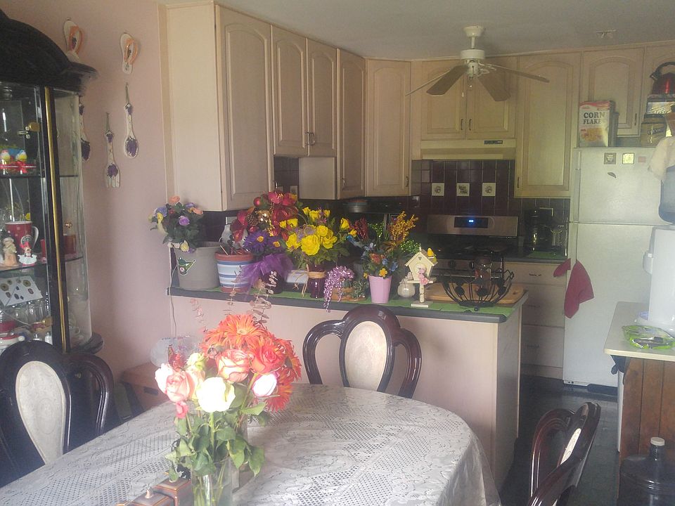 2nd image of 810 Chelsea Dr