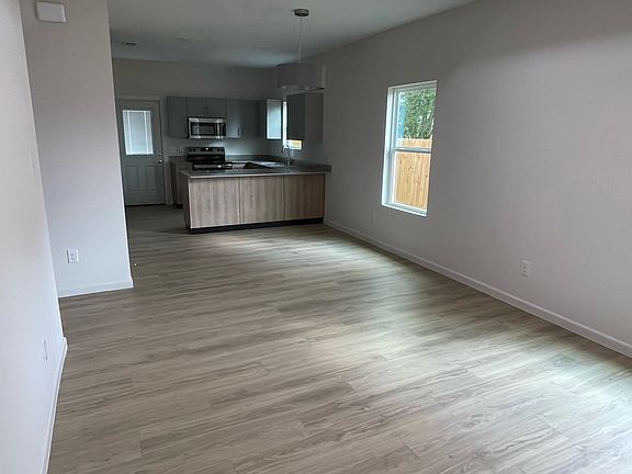 2nd image of 804 N Clarence Ave Unit 3