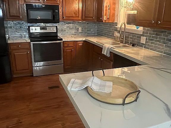 3rd image of 453696 Cheyenne Ave
