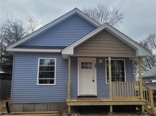 90 Kenway Ave, Warwick, RI 02889