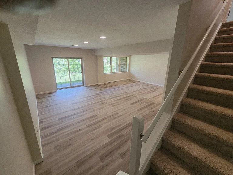 815 Village Dr — Photo 14