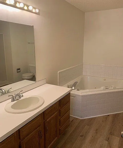 122 W Victoria Ct — Photo 10