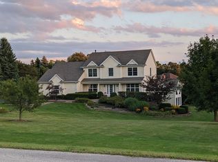 7127 Burning Tree Dr, McHenry, IL 60050