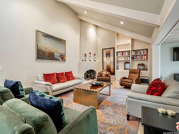 3rd image of 3811 E Songbird Ln