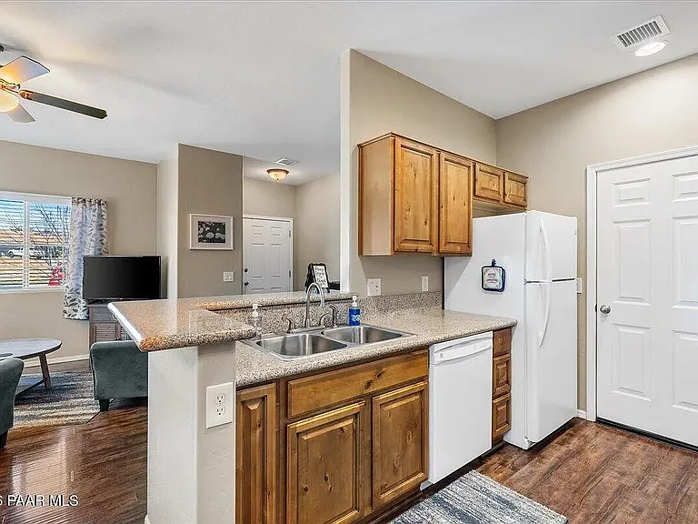 4679 N Viewpoint Dr #2 — Photo 6