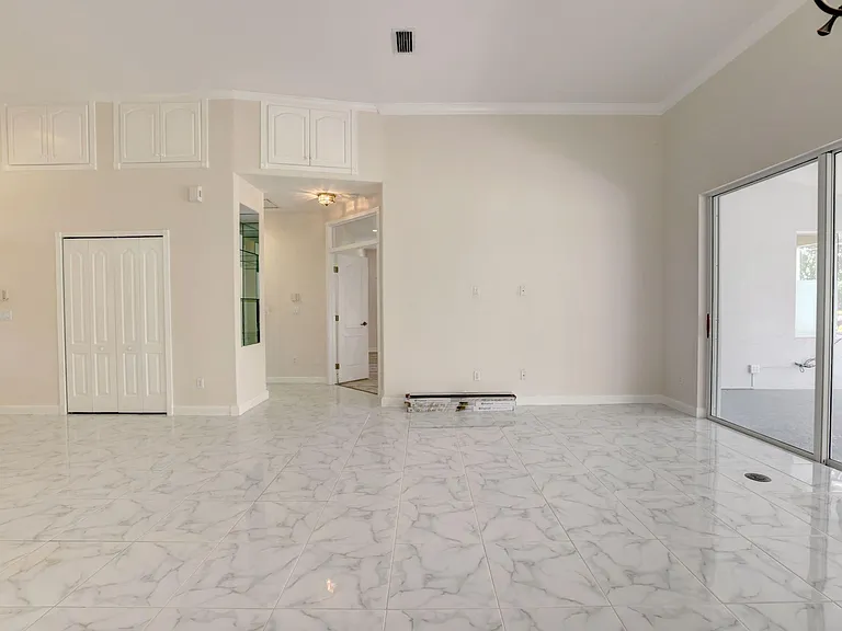 8028 Plantation Lakes Dr — Photo 5