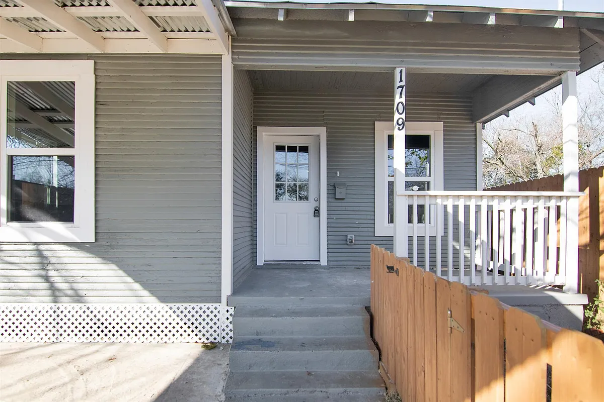 Building Photo - 1709 Stevens St