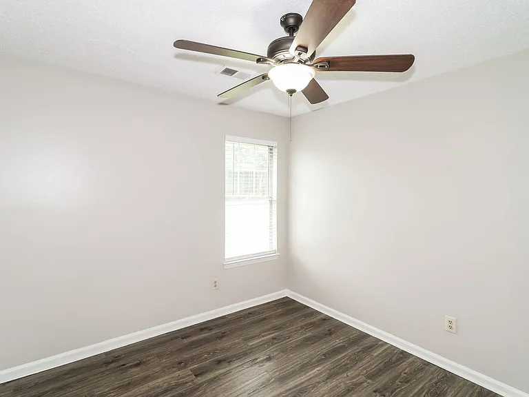 1886 Towson Ln — Photo 12