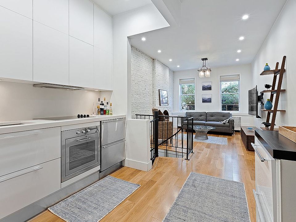 1st image of 335 W 21st Street Row