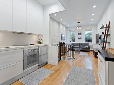 335 W 21st Street Row, New York, NY, 10011
